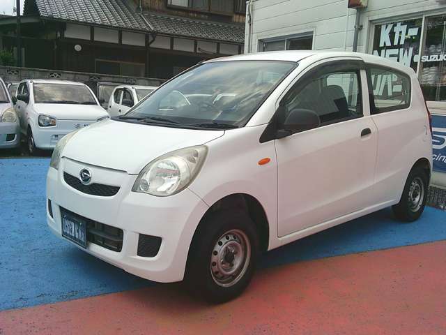 Daihatsu Mira 8