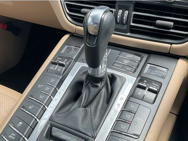 Porsche Macan 11
