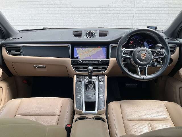 Porsche Macan 3