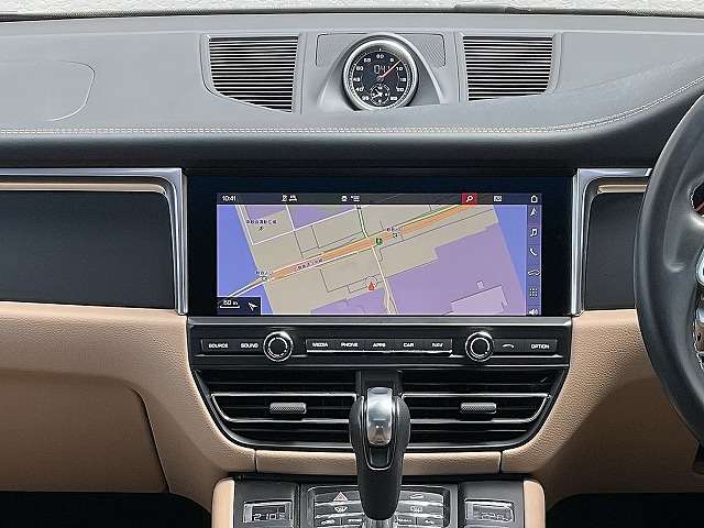Porsche Macan 4