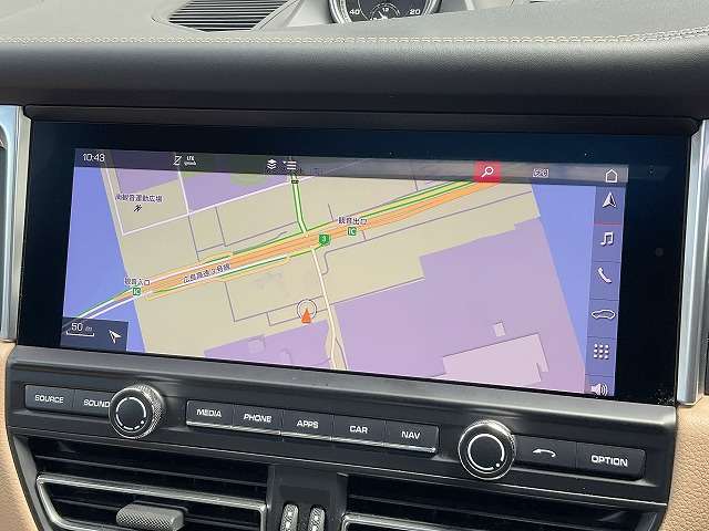 Porsche Macan 8