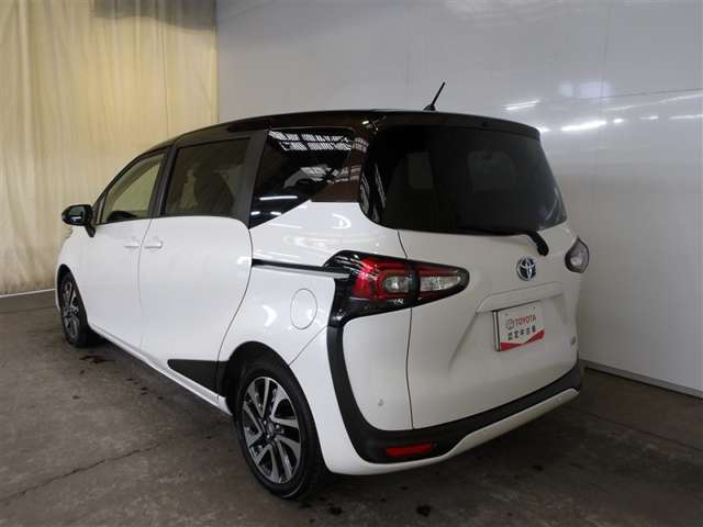 Toyota Sienta 3