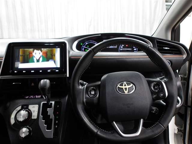 Toyota Sienta 4