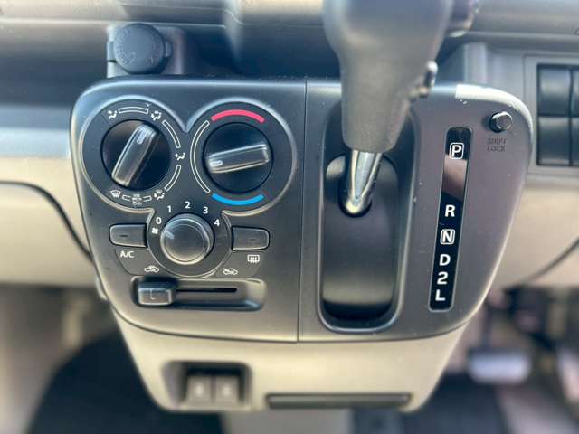 Nissan NV100 Clipper 11