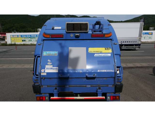 Isuzu Elf 7