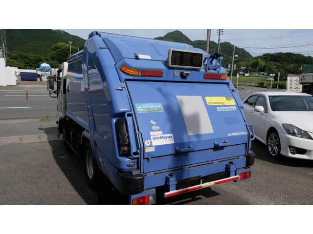 Isuzu Elf 8