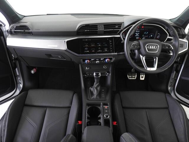 Audi Q3 8