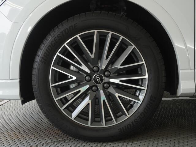 Audi Q3 9