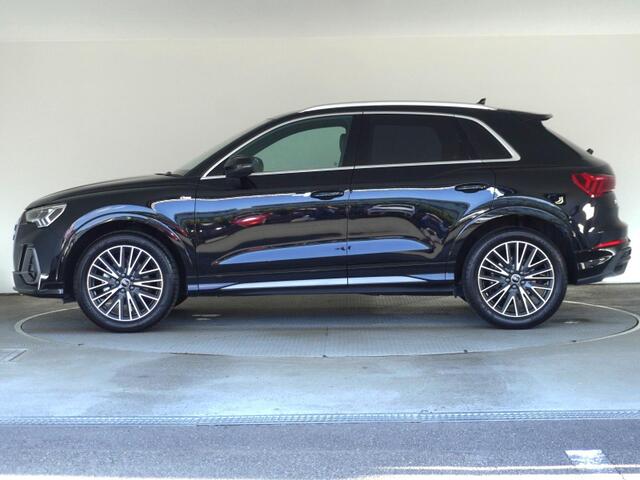 Audi Q3 4