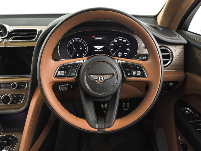 Bentley Bentayga 12
