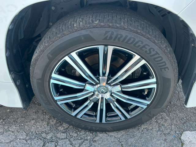Lexus LX 12