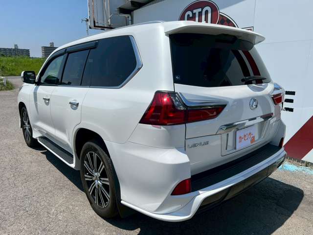 Lexus LX 4
