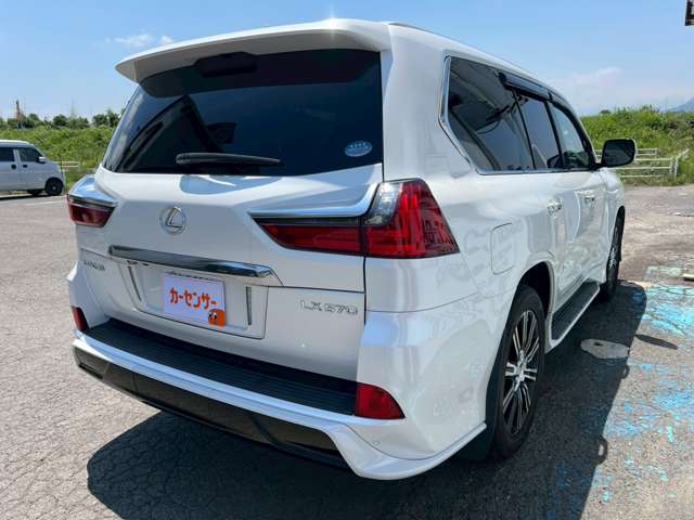 Lexus LX 6