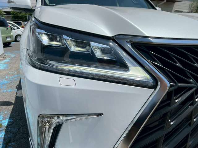 Lexus LX 8