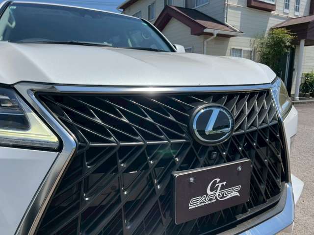 Lexus LX 9