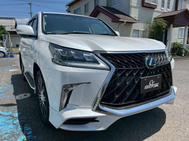 Lexus LX 10