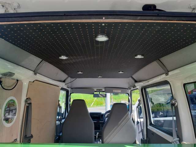 Mitsubishi Minicab Van 4