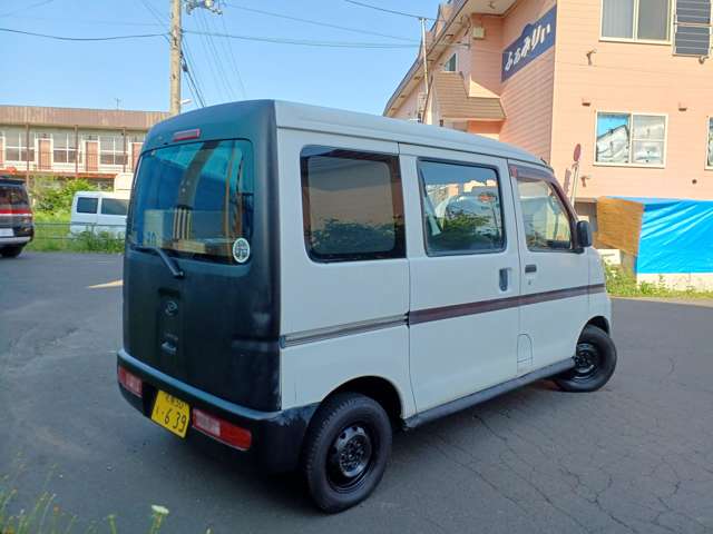 Daihatsu Hijet Cargo 8