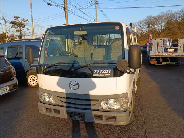 Mazda Titan Dash 8