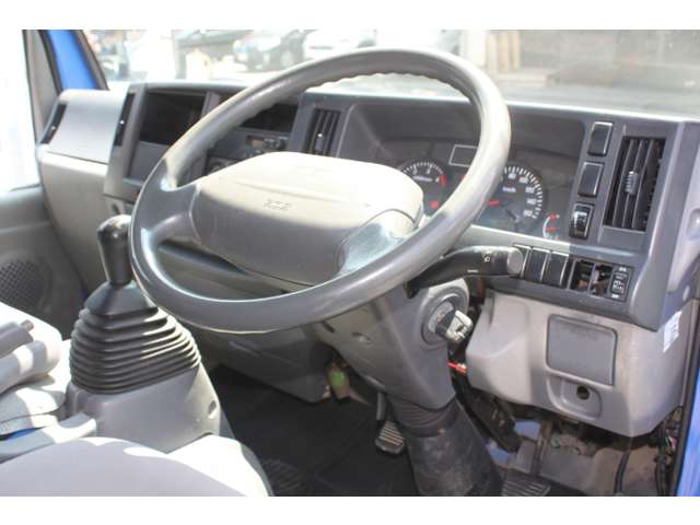 Isuzu Elf 8
