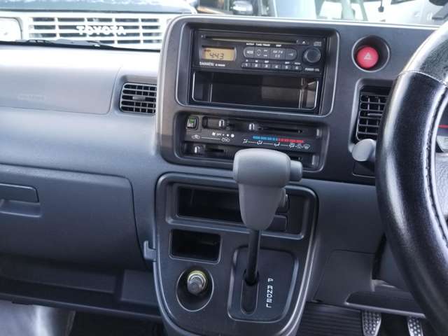 Daihatsu Hijet Deck Van 12