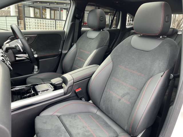 Mercedes-Benz GLA-Class 11