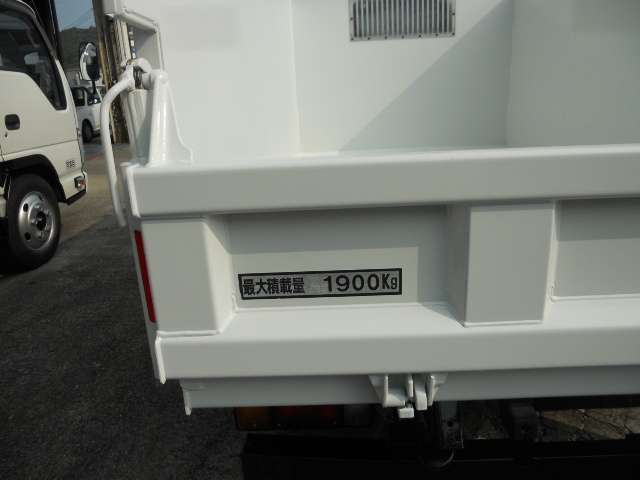 Isuzu Elf 12