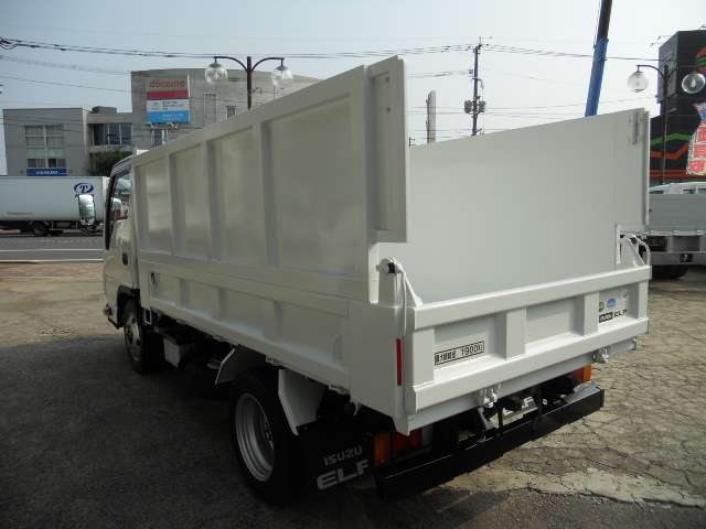 Isuzu Elf 6