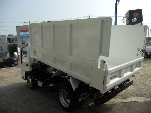 Isuzu Elf 7