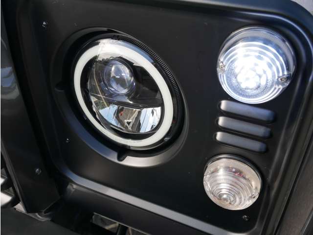 Land Rover Defender 11