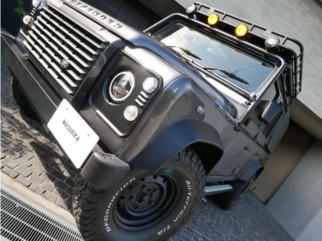 Land Rover Defender 2