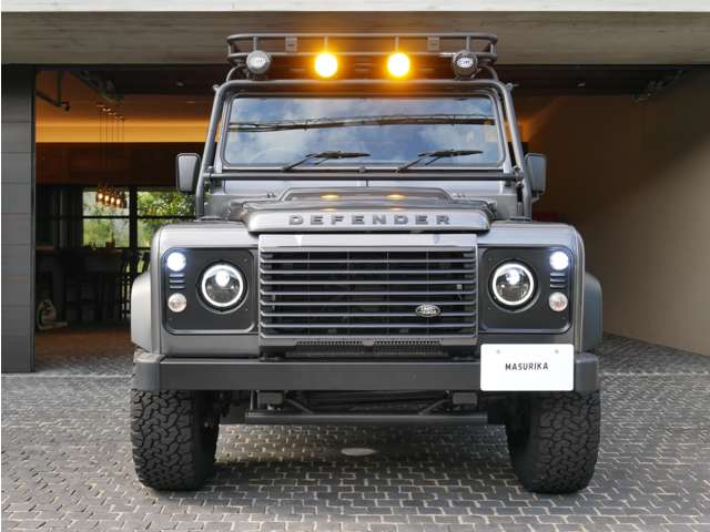 Land Rover Defender 4