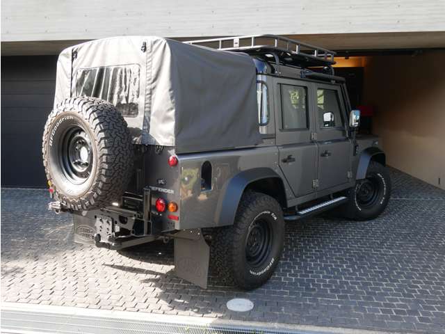 Land Rover Defender 7
