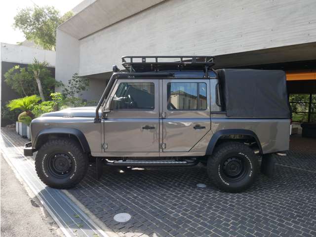 Land Rover Defender 8