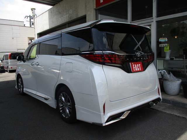 Toyota Alphard 6
