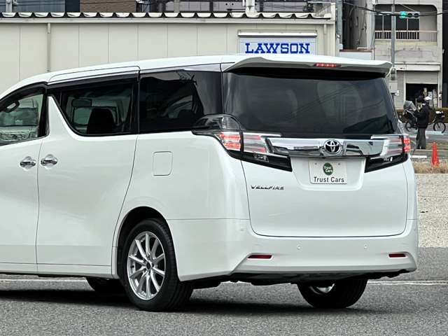 Toyota Vellfire 12