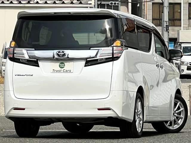 Toyota Vellfire 2