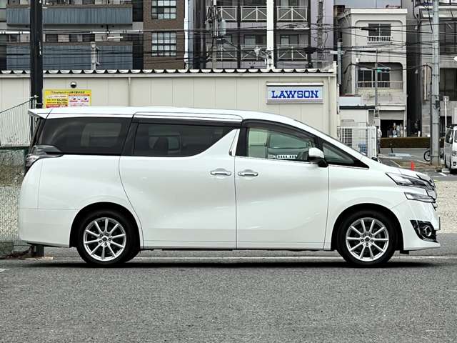 Toyota Vellfire 4