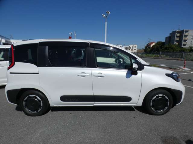 Toyota Sienta 8