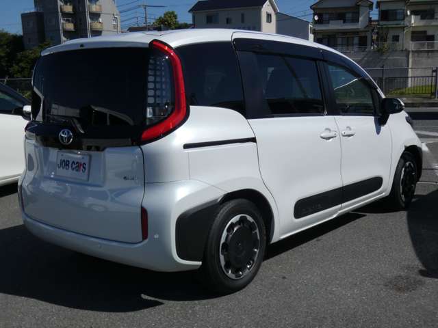 Toyota Sienta 9