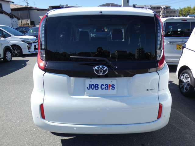 Toyota Sienta 10