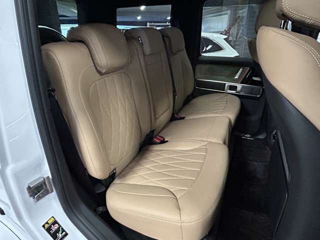 Mercedes-Benz G-Class 8