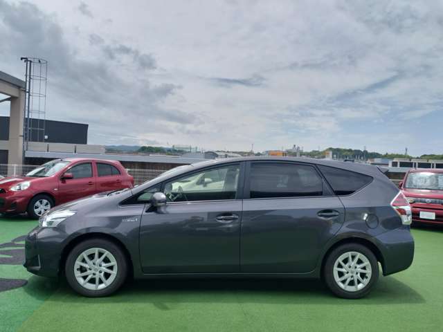 Toyota Prius α 11