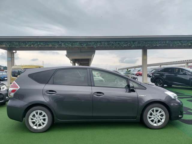 Toyota Prius α 7