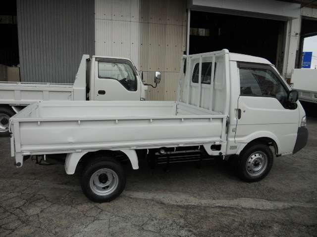 Mazda Bongo Truck 4