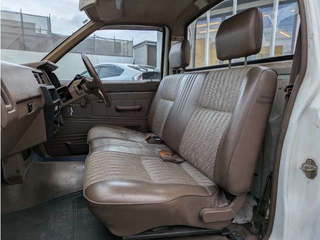Nissan Datsun 12
