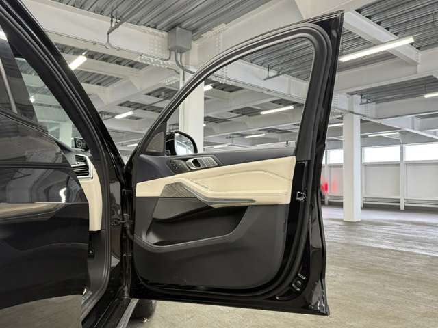 BMW X7 9