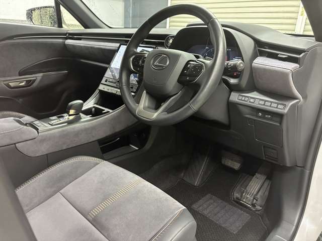 Lexus LBX 12