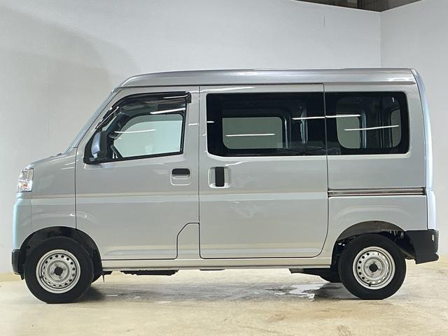 Daihatsu Hijet Cargo 12