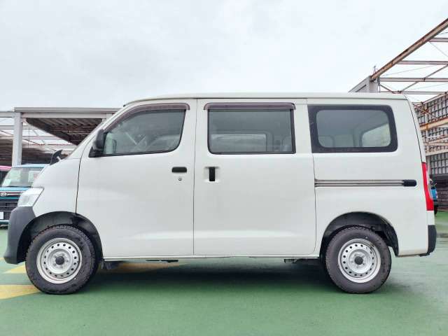 Toyota Town Ace Van 12